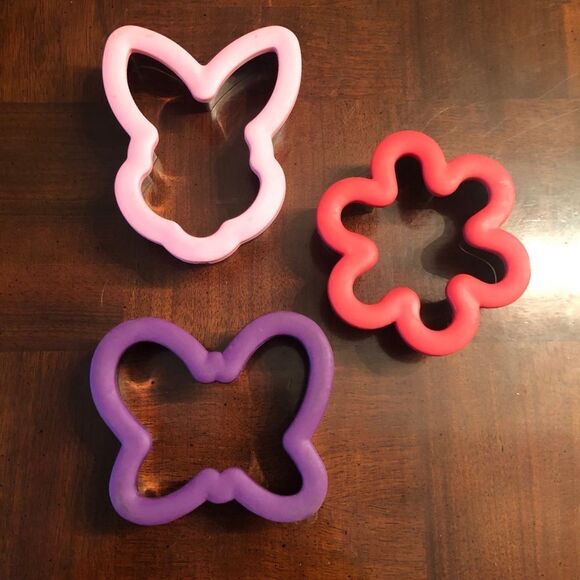 Wilton Comfort Grip Cookie Cutters Set of 3 Bunny - Picture 1 of 7